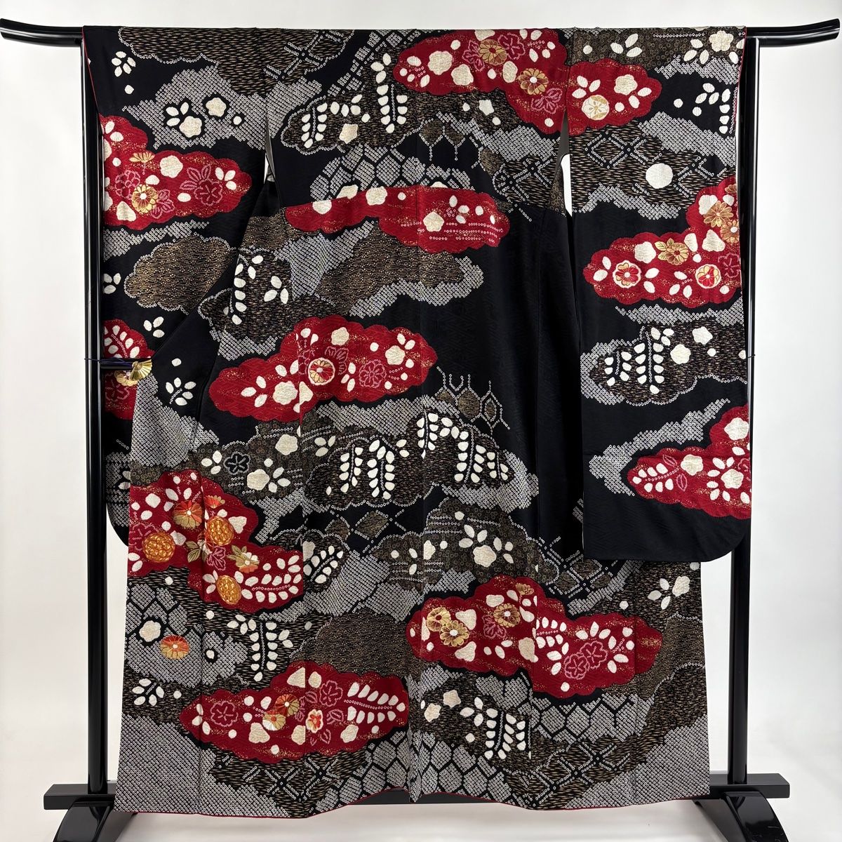 振袖 身丈158 5 cm 裄丈66 M 袷 鈴乃屋 菊 雲文 刺繍 絞り 黒 正絹 秀品