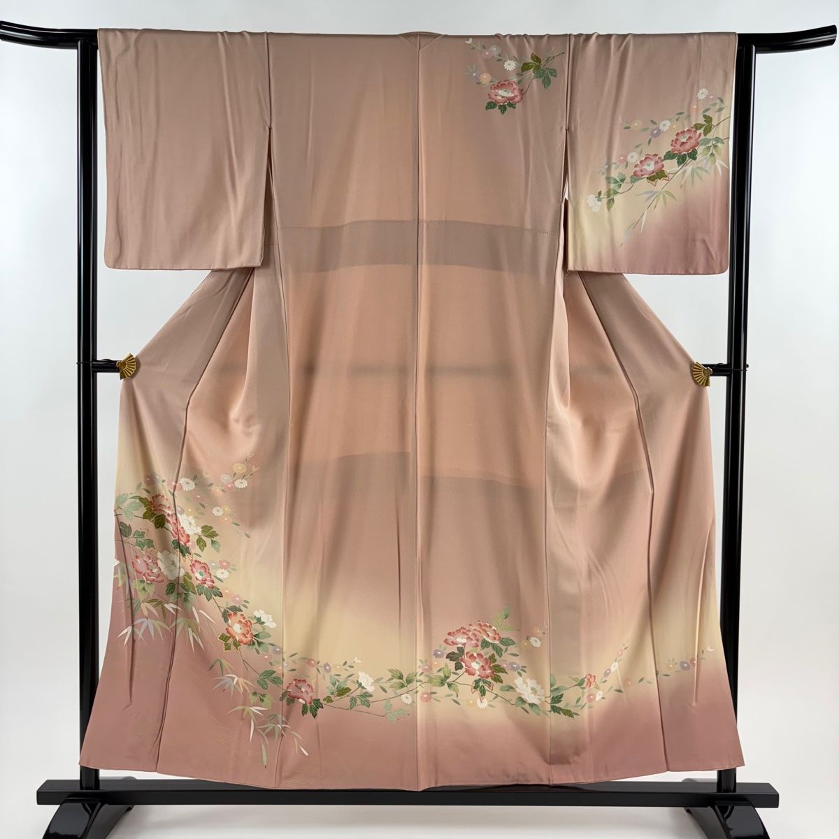 未使用品 訪問着 ベージュ ブラウン濃淡 綸子地 枝花 身丈161.5cm 正絹 未使用品 訪問着 ベージュ ブラウン濃淡 綸子地 枝花 身丈161.5cm 正絹