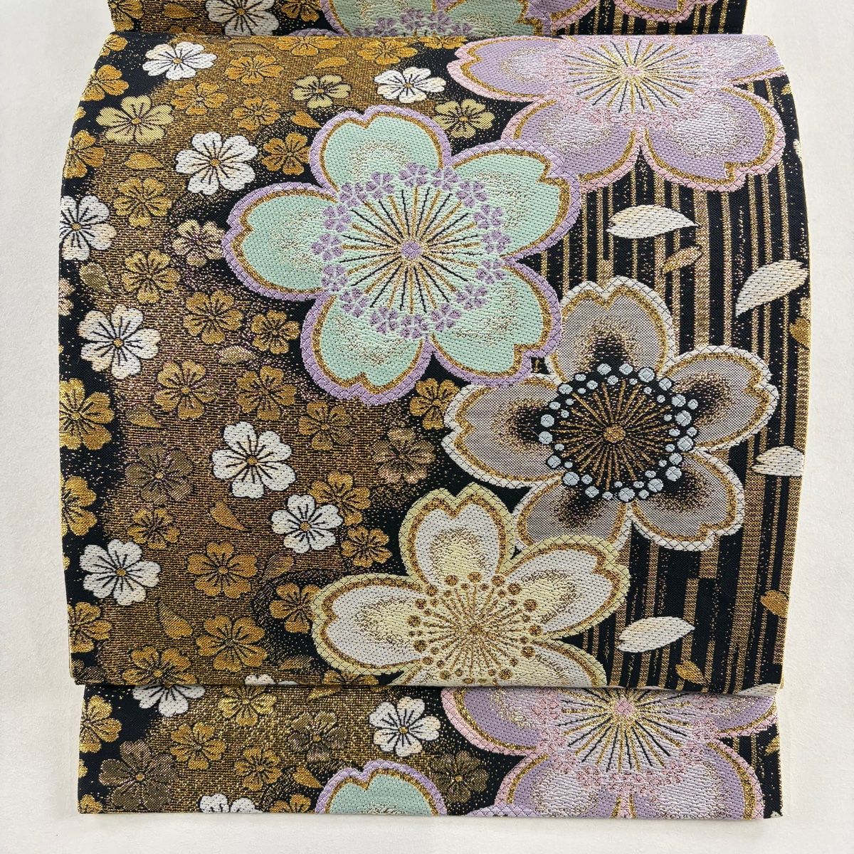 美品】 袋帯 秀品 振袖向き 桜 縞 金糸 箔 黒 六通 正絹 【中古