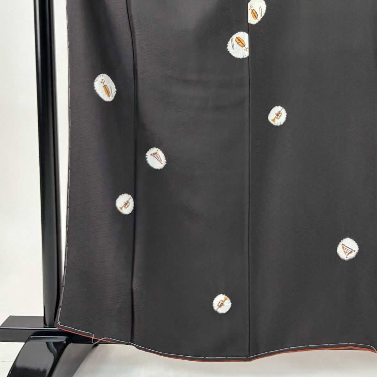 小紋 身丈159.5 cm 裄丈66.5 M 袷 やまと 楽器 地紋 絞り 焦茶色 正絹