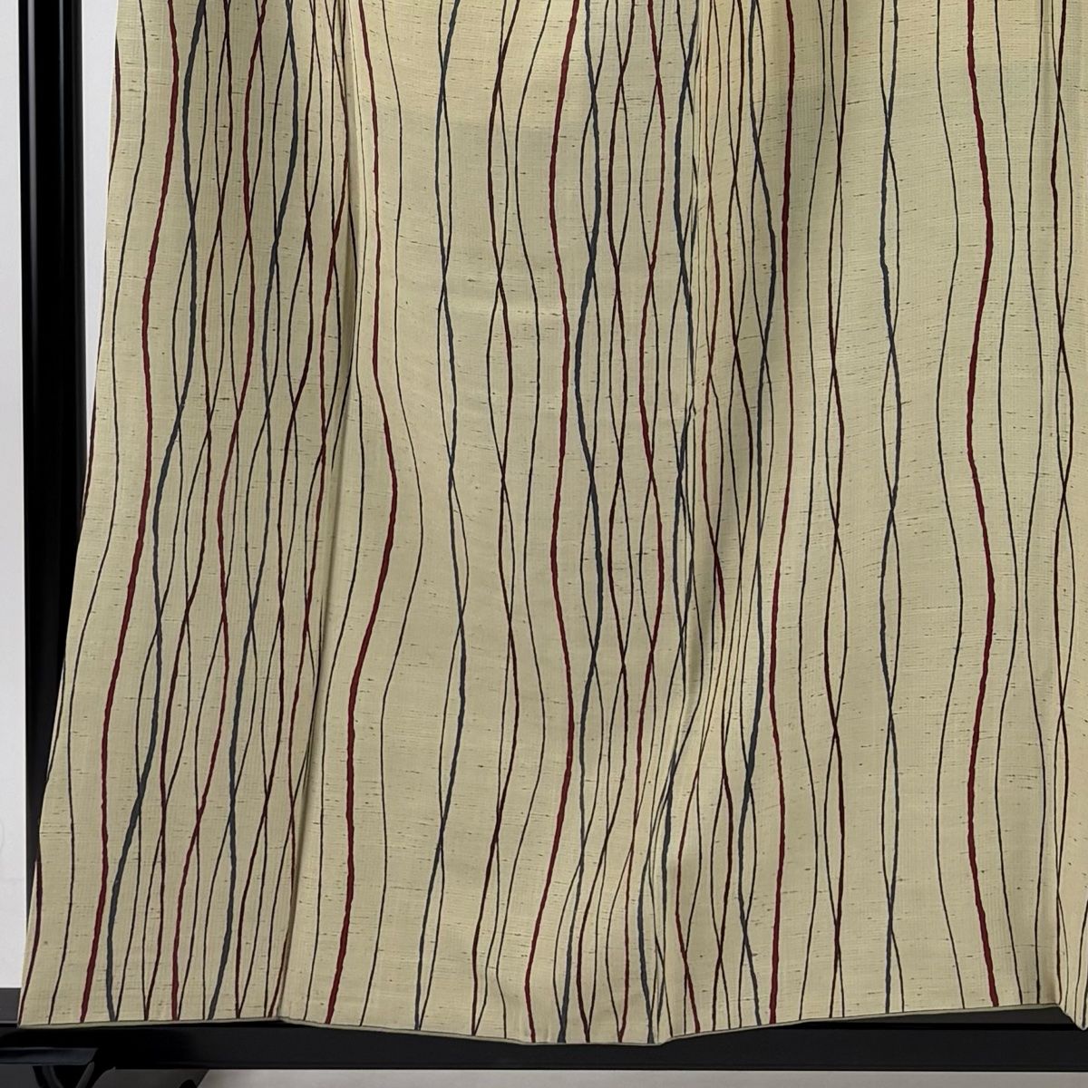 小紋 身丈156.5 cm 裄丈63.5 S 袷 吉兵衛 紬地 落款 よろけ縞 ベージュ 正絹