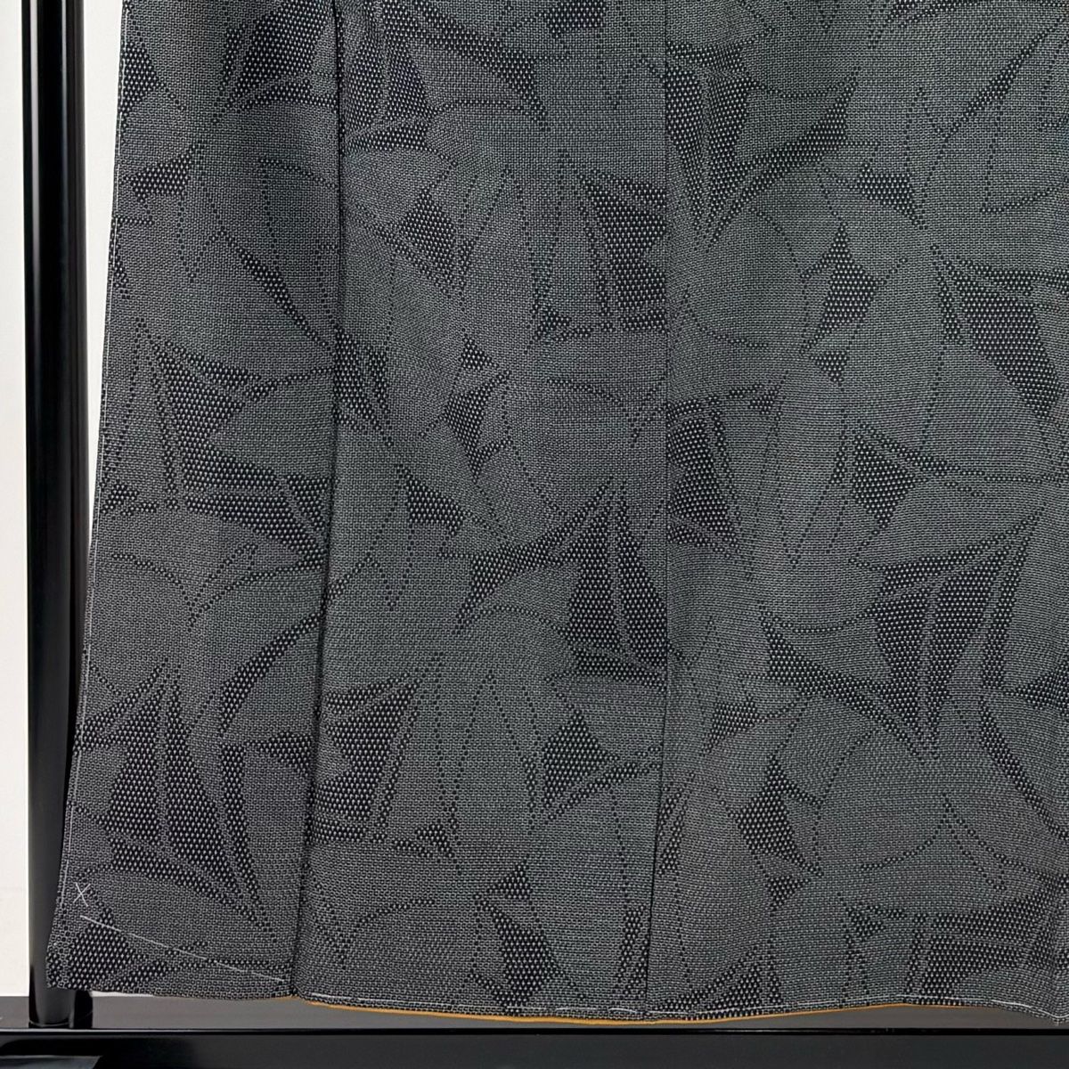 お召 身丈157 cm 裄丈63 S 袷 本塩沢 やまだ織 証紙 蝶 亀甲絣 黒 正絹