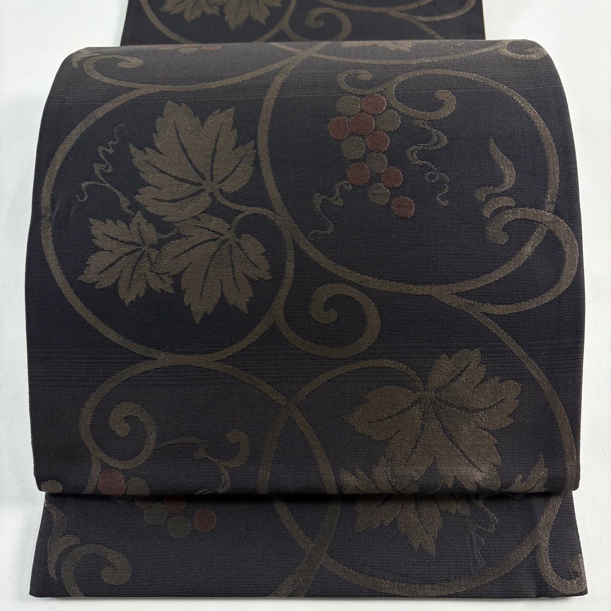【美品】 袋帯 名品 柿渋染 葡萄唐草 焦茶色 六通 正絹 【】