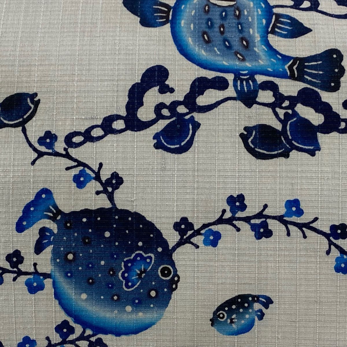 名古屋帯 城間栄順 落款 琉球藍型 河豚 枝花 灰白 正絹