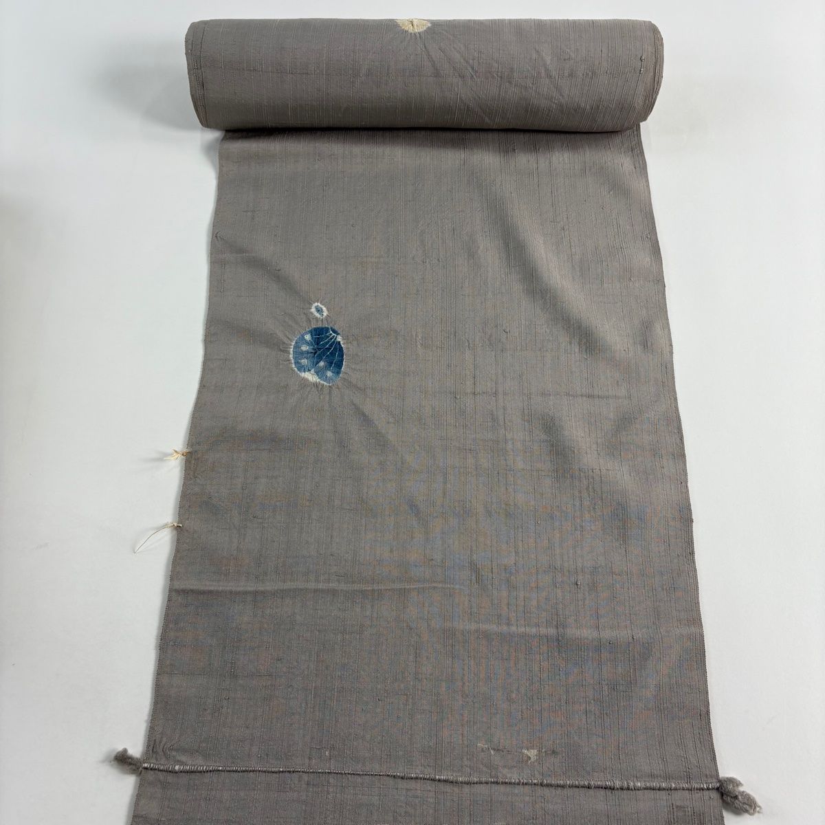 反物 秀品 小紋 紬地 蝶 絞り 灰茶 正絹 【】