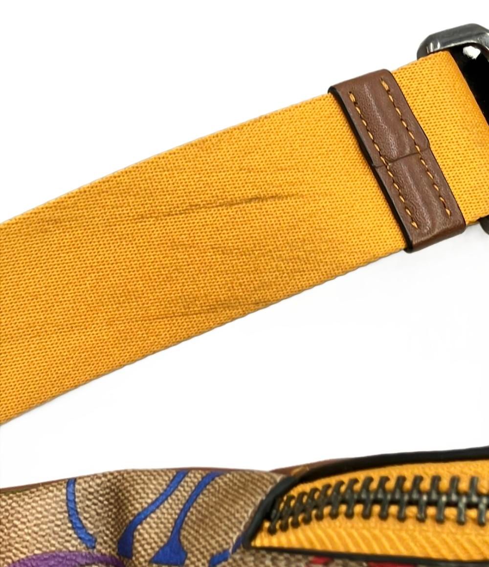 ボディバッグ C