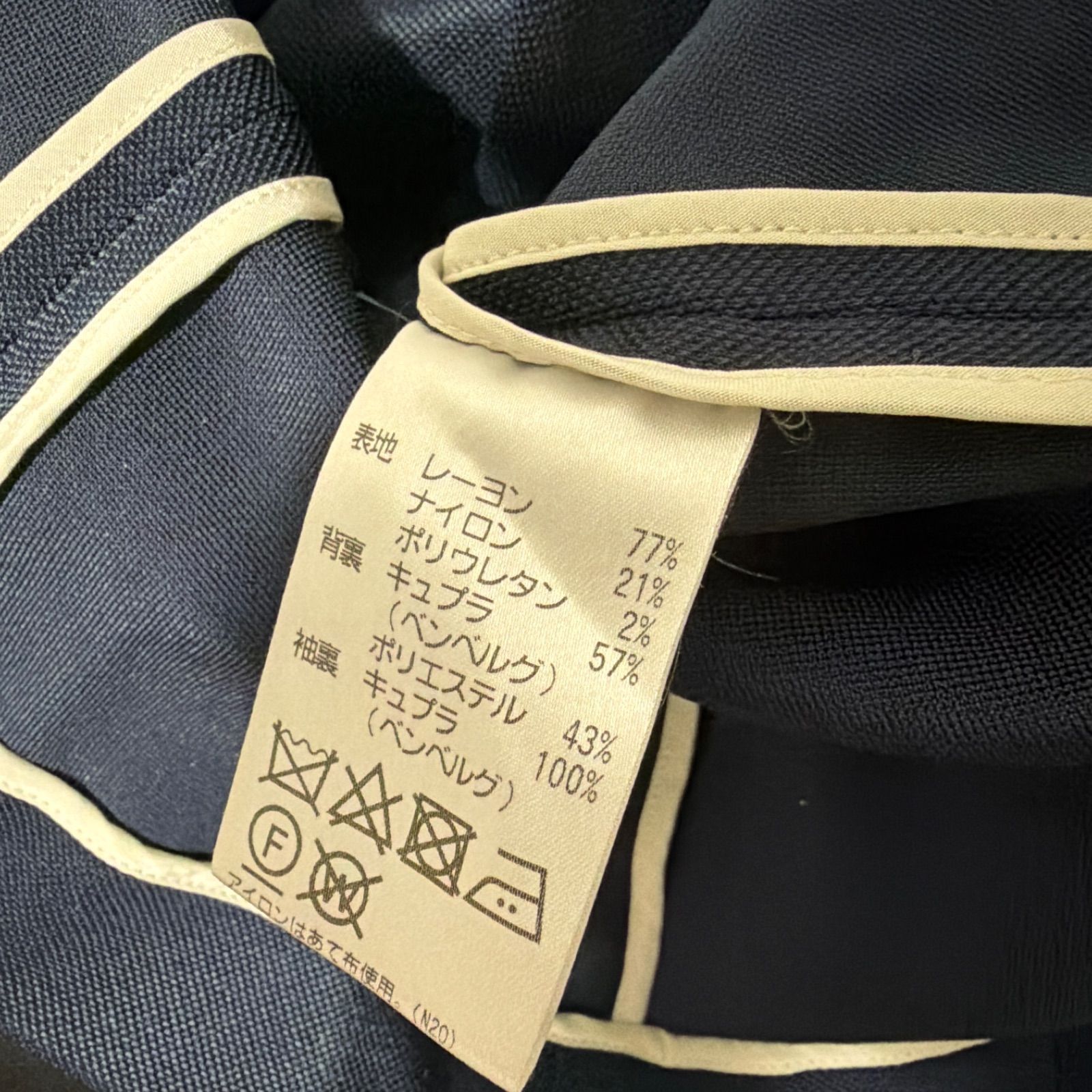 Z1635 アクアスキュータム Aquascutum ネイビー 濃紺 レディース