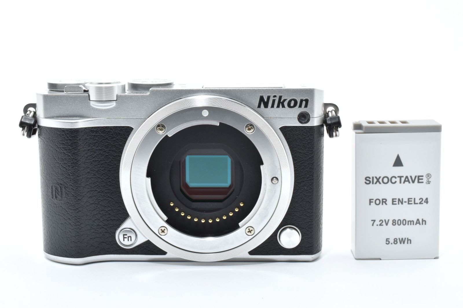 新品級の極上美品 Nikon ニコン J5 ボディ シルバー ☆訳あり外観極上品☆ニコン NIKON 1 J5 ボディ シルバー 《ショット数