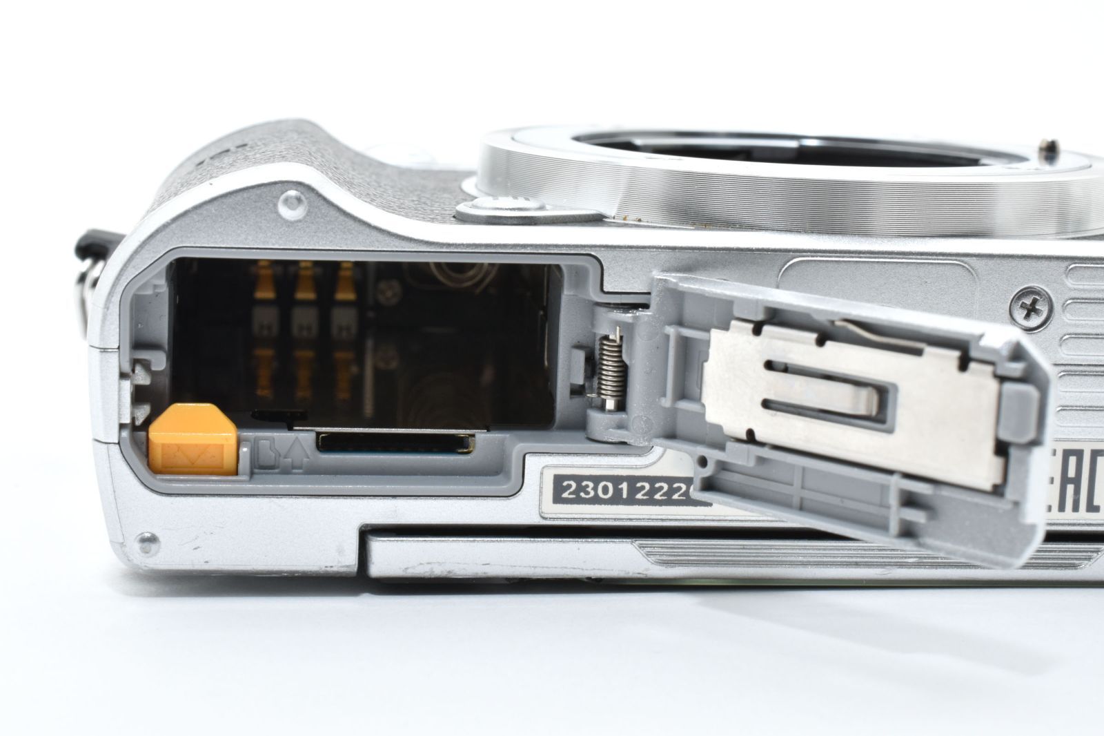 ☆訳あり外観極上品☆ニコン NIKON 1 J5 ボディ シルバー 《ショット数