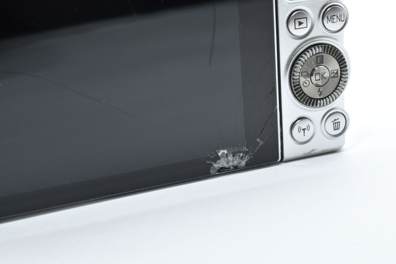 ☆訳あり外観極上品☆ニコン NIKON 1 J5 ボディ シルバー 《ショット数