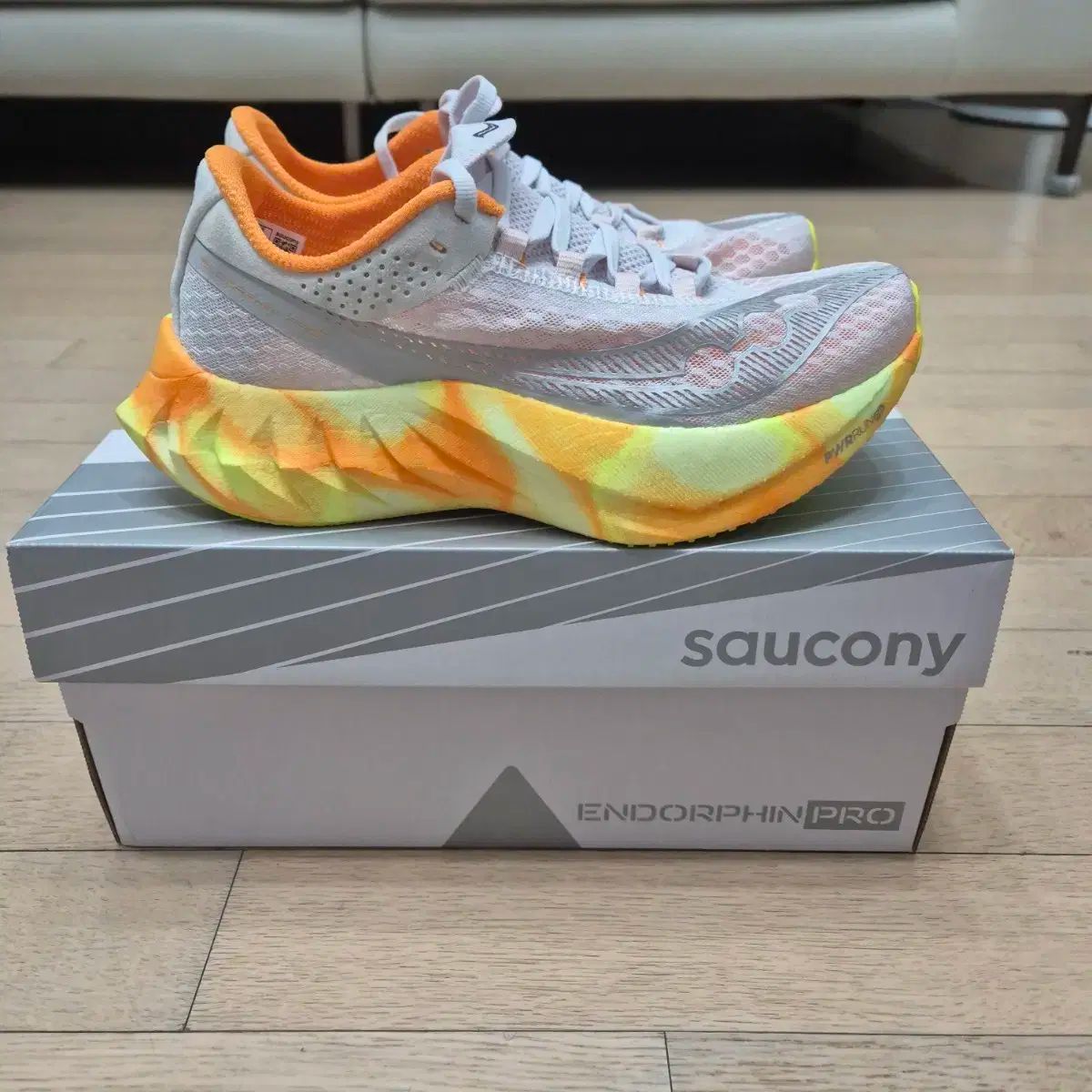 Saucony サッカニー エンドルフィン プロ4 レディース