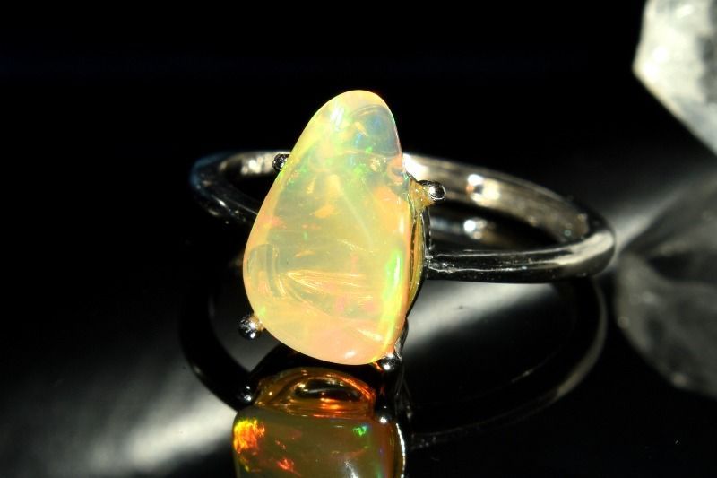 1点物】シルバー925◇虹色の輝き プレシャスオパール 11x7mm 原石