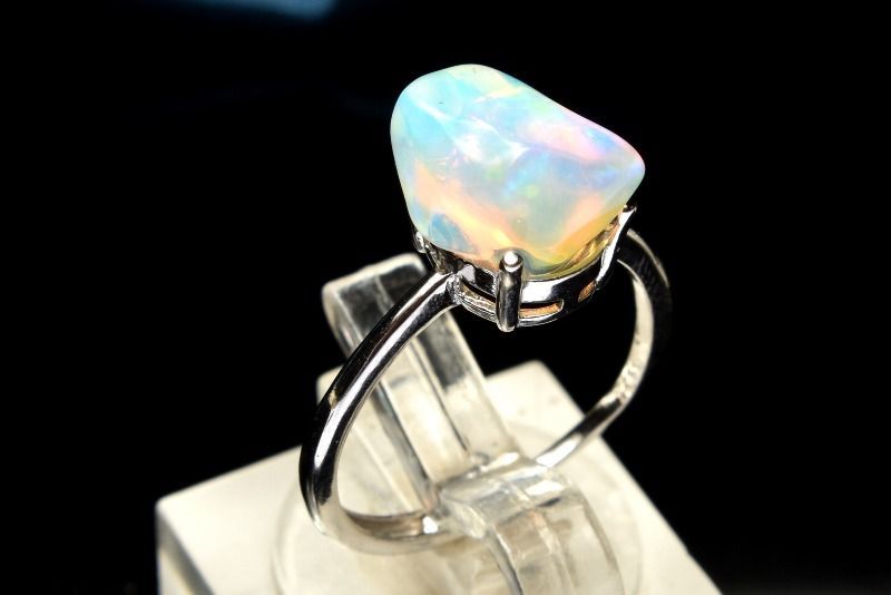 1点物】シルバー925◇虹色の輝き プレシャスオパール 11x8mm 原石