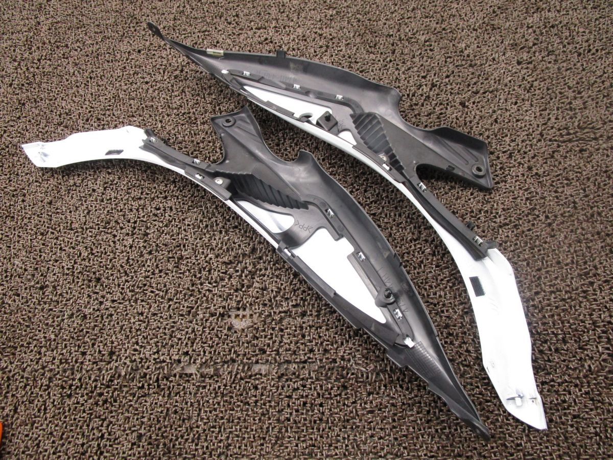 グラディウス400 シートカウル 左右 □A8319！VK58A スズキ 【 K510