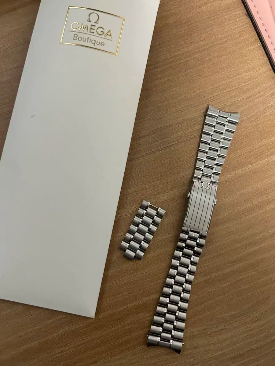 ムーンウォッチ 新モデル レイ スリット