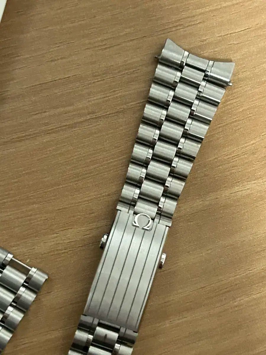 ムーンウォッチ 新モデル レイ スリット