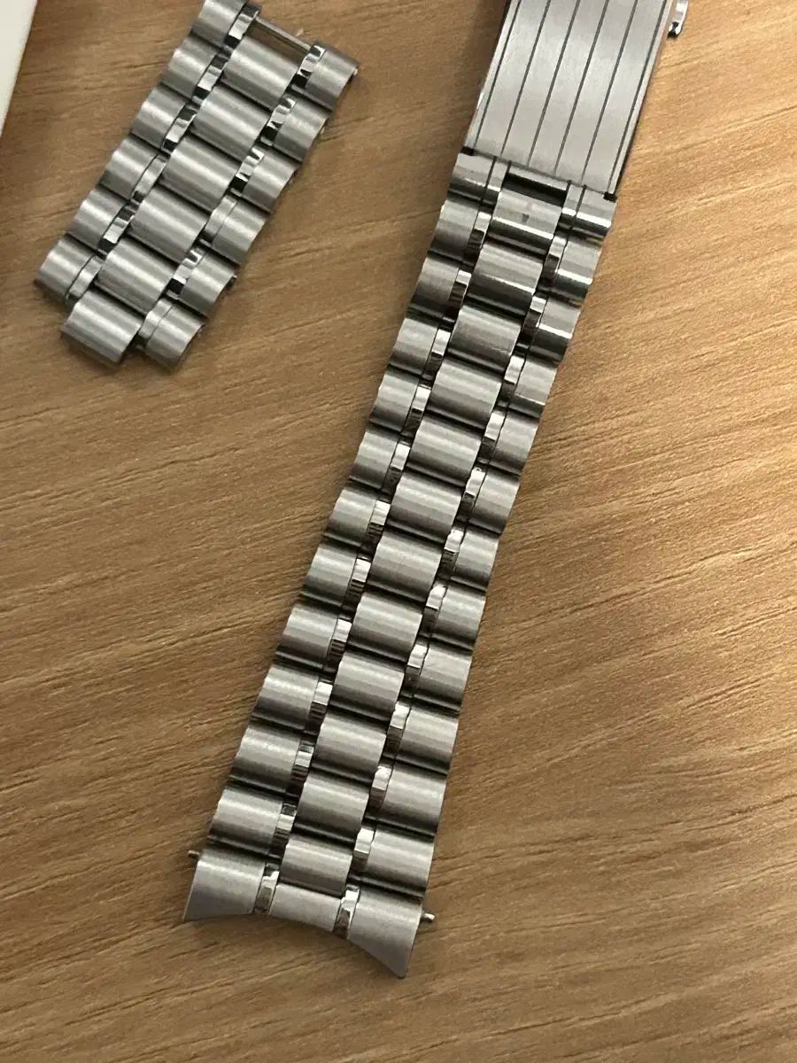 ムーンウォッチ 新モデル レイ スリット