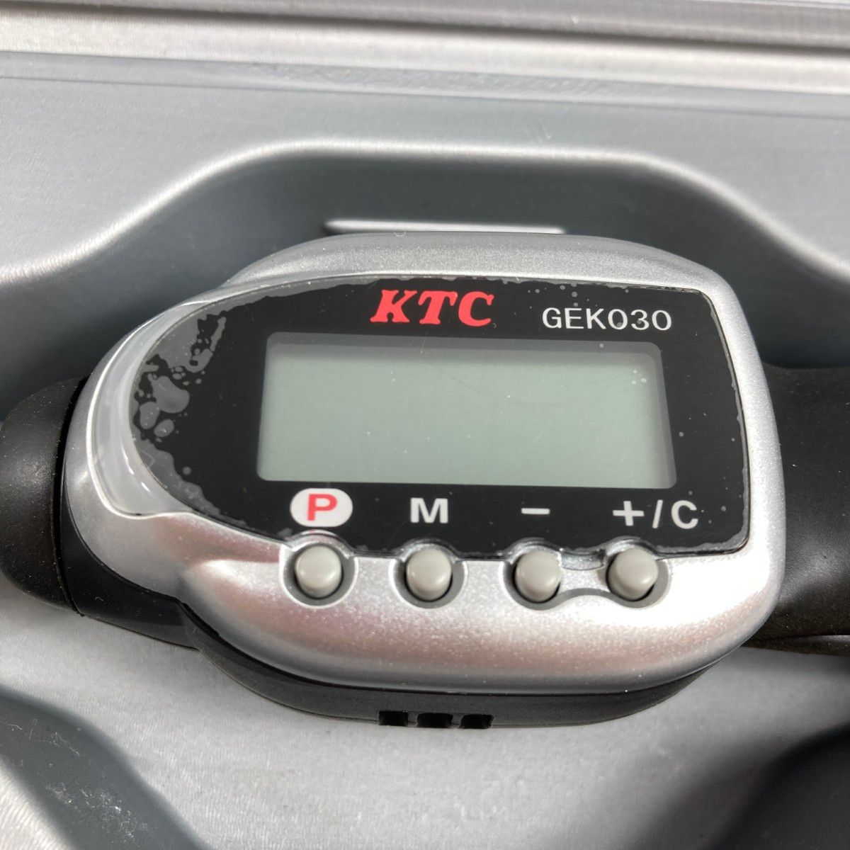 KTC ケーティーシー 9.5 sq デジラチェ コンパクトヘッドタイプ ケース付 測定範囲6 30 N m GEK 030-C 3 ブラック