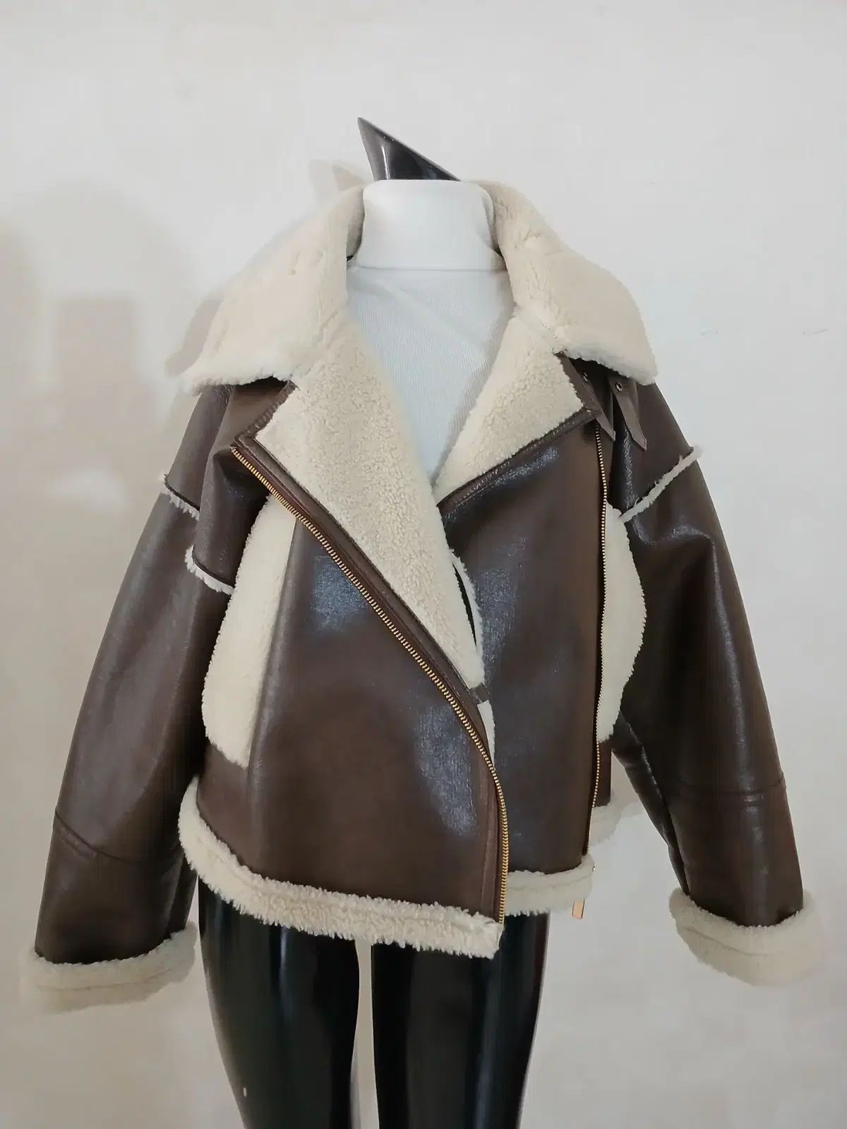 GAVIAL ガヴィル レザーポーチ