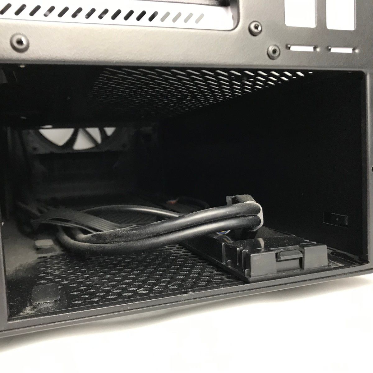 PCパーツ AZZA ピラミッド型(三角形) pcケース 未開封・未使用(ジャンク)