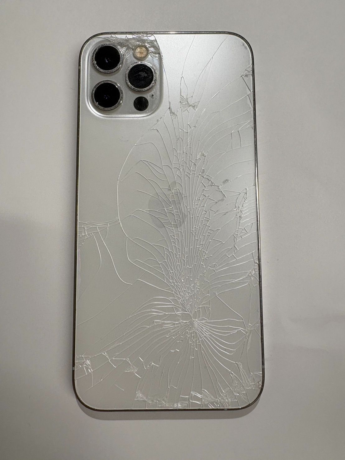 ジャンク品】 Apple IPhone12pro 128GB ホワイト - メルカリ