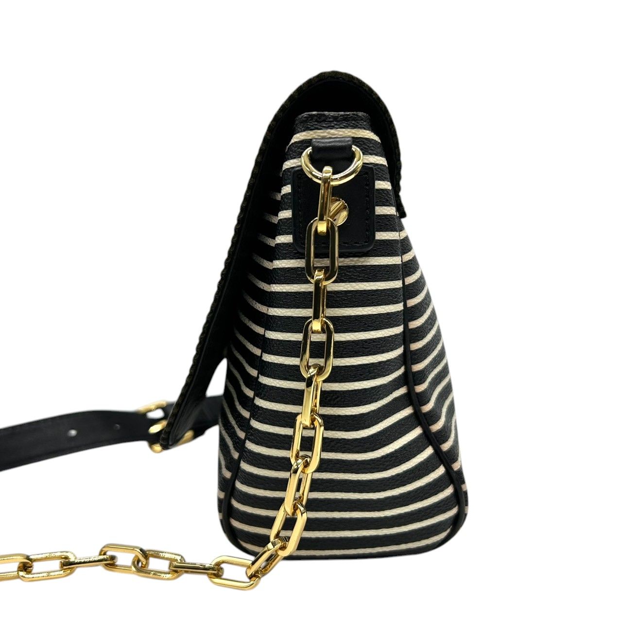  トリーバーチ Tory Burch ショルダーバッグ クロスボディ 斜め掛け可 チェーン PVC レザー ボーダー ストライプ 黒 白 ブラック ホワイト ゴールド金具 ロゴ ダブルT フラップ レディース お出かけ 旅行 カジュアル かばん s 92 ショルダーバッグ ショルダーバッグ