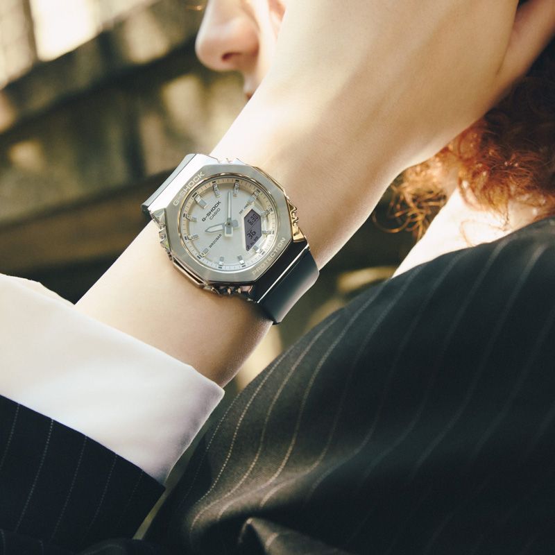 メーカー CASIO カシオ G-SHOCK GM-S 2110-1 A 7 JF 八角形メタルベゼル採用 スリム＆コンパクト ブラック×シルバー