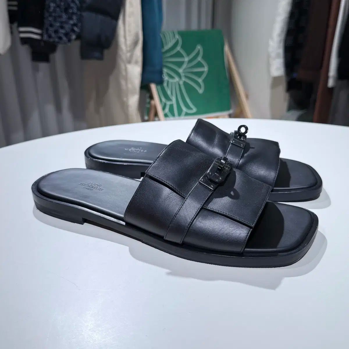 43 5 Hermes エルメス サンダル ブラック カーフスキン