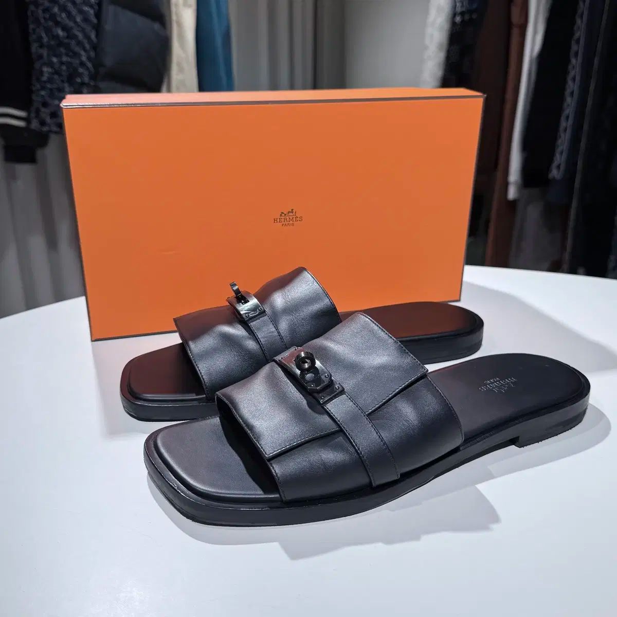 43 5 Hermes エルメス サンダル ブラック カーフスキン