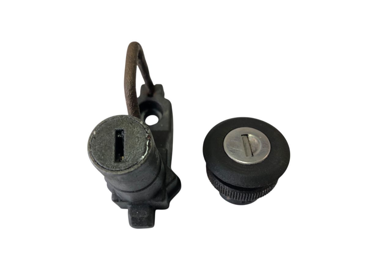 Kawasaki ZX-10 ZXT00B キーセット シリンダー ヘルメットホルダー