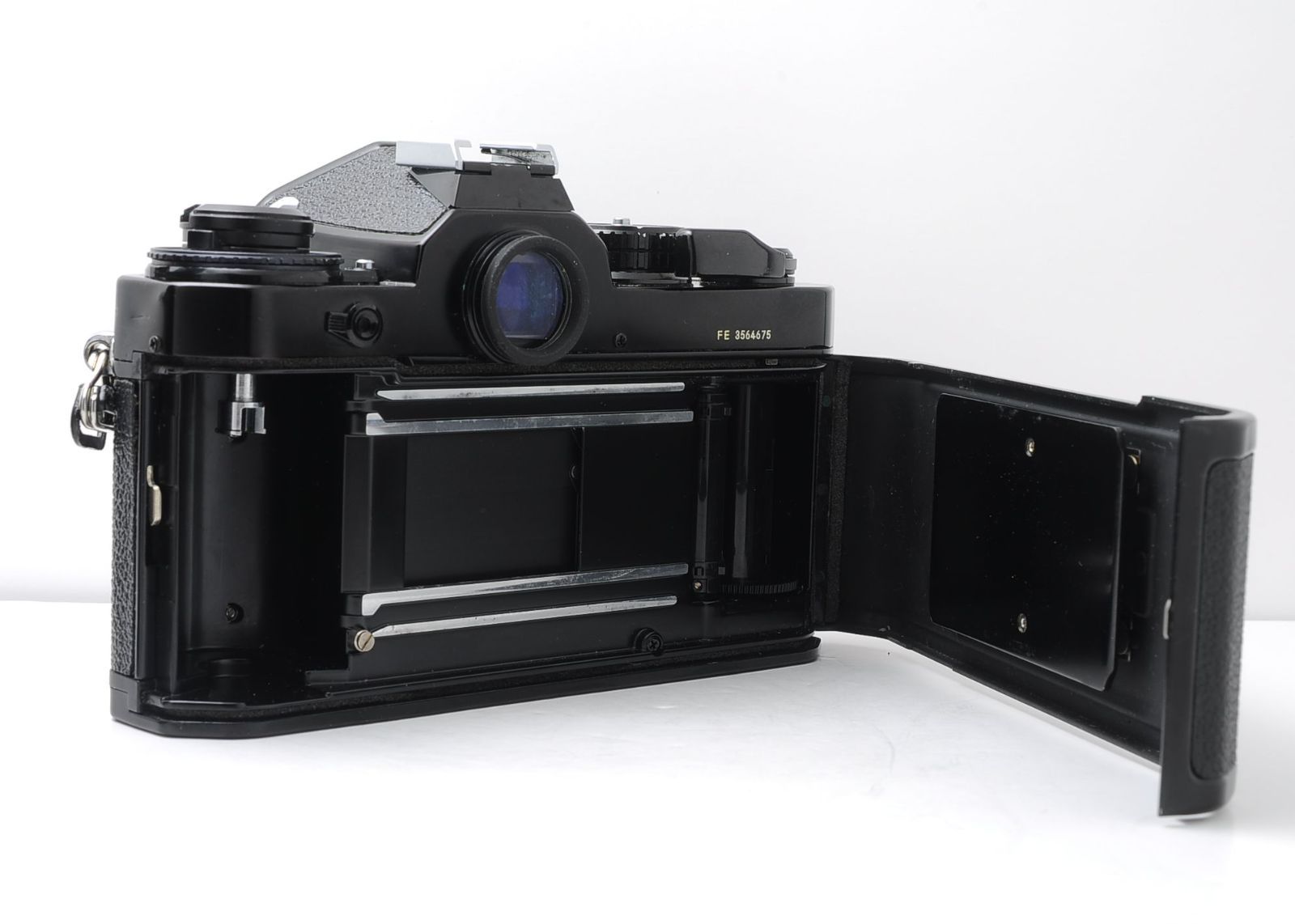 Nikon FE ブラック｜動作品｜シャッター良好・露出計作動｜外観スレ