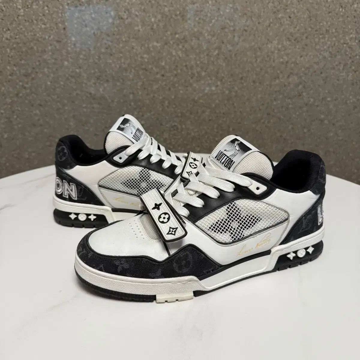 LOUIS VUITTON ルイヴィトン　ベルクロモノグラムスニーカー8 1/2 8サイズ ルイヴィトン LV モノグラム バックル トレーナー スニーカー