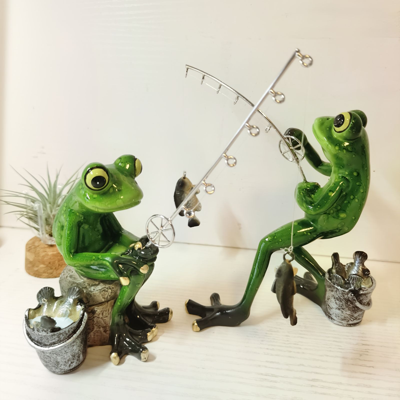 置物 オブジェ ガーデンオーナメント 釣りをしているカエル かえる セット 屋外 屋内 室内 インテリア 玄関 リビング ダイニング 装飾 庭 ガーデニング ガーデン ギフト インテリア用品 贈り物 雑貨 樹脂 コスパ重視 有機肥料対応