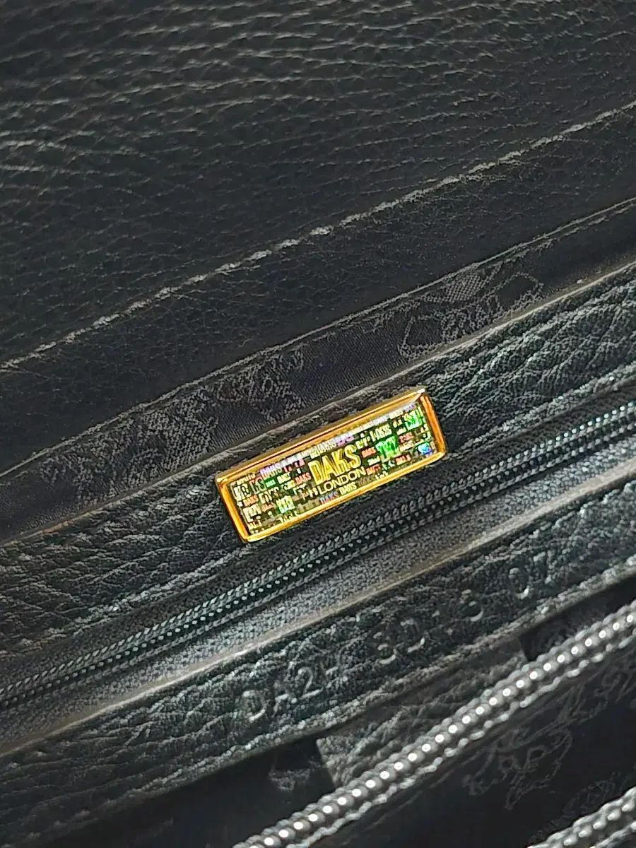 ダックス ブラック