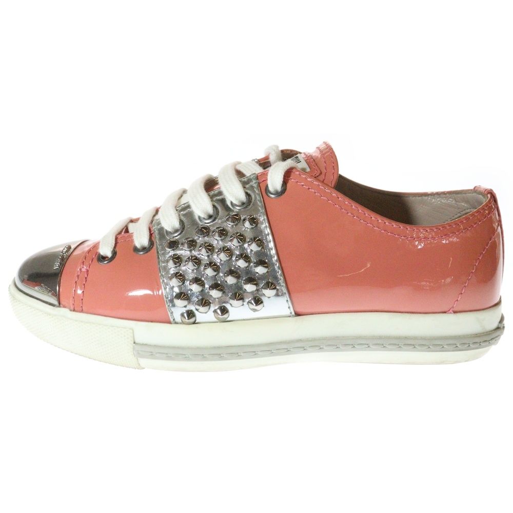 miumiu (ミュウミュウ) スタッズエナメルパテントローカットスニーカー