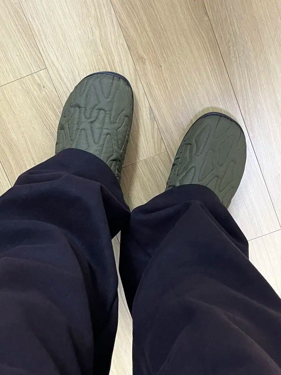 アウトライン カーキ