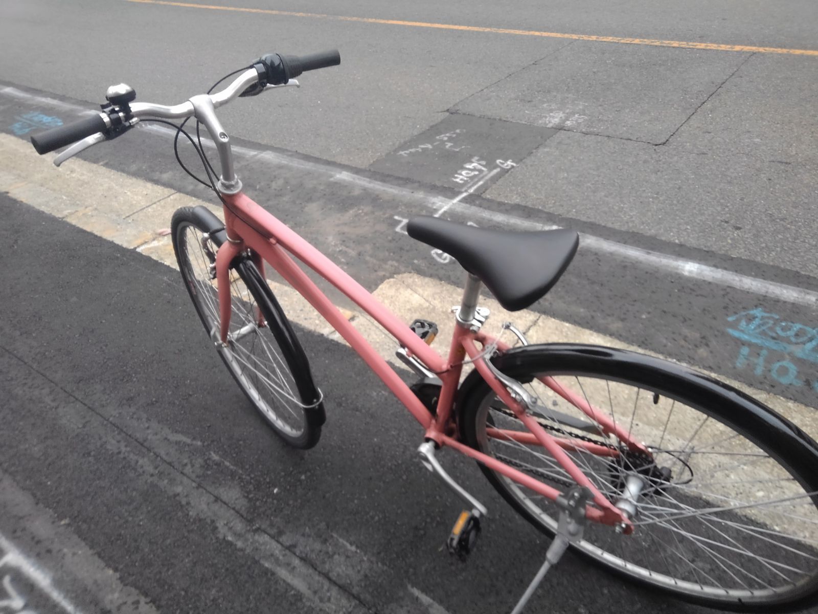 中古自転車３８５３　前後タイヤ新品！　クロスバイク　７００×３５C　　７段ギヤし　アルミフレーム　ワイヤー錠　アルミフレーム　ライトは付属していません　フレームサイズ４２０㎜　身長１４７㎝から 引き取り限定！(名古屋市昭和区)中古自転車3853 前後タイヤ新品