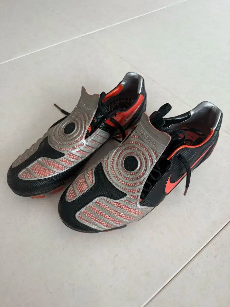 ナイキ トゥー レーザー 90