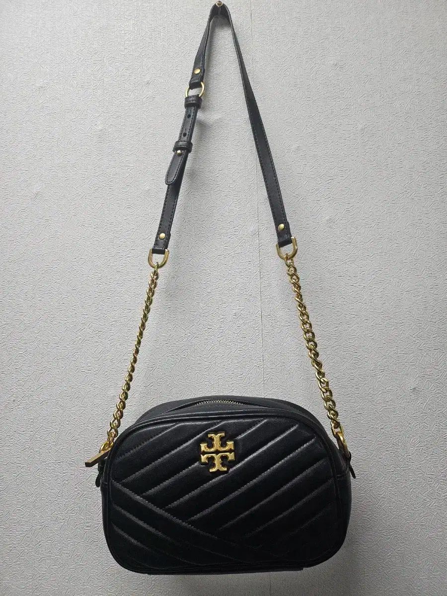 トリーバーチ キラ シェブロン カメラバッグ