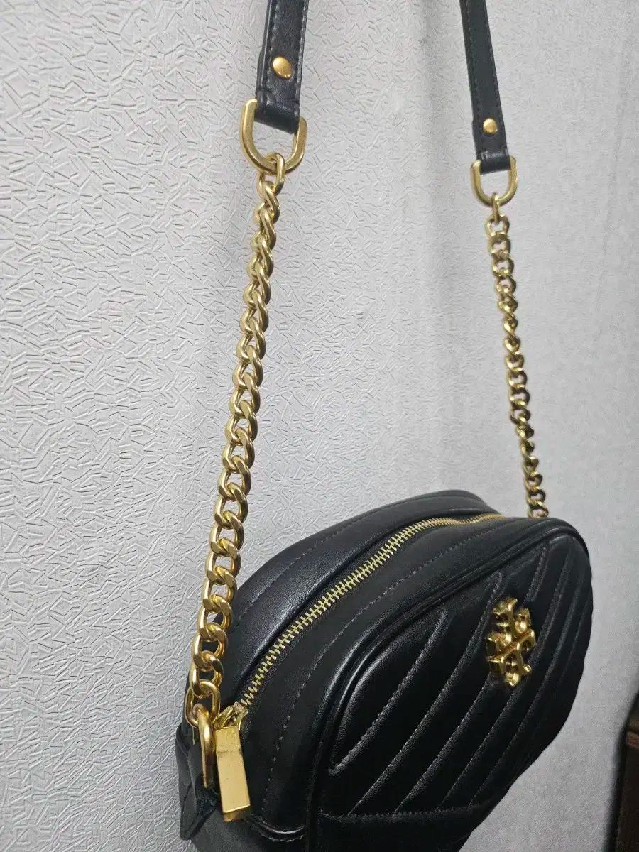  トリーバーチ キラ シェブロン カメラバッグ メッセンジャーバッグ ショルダーバッグ