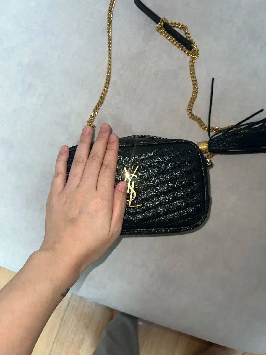  イヴ サンローラン ルー カメラバッグ メッセンジャーバッグ ショルダーバッグ