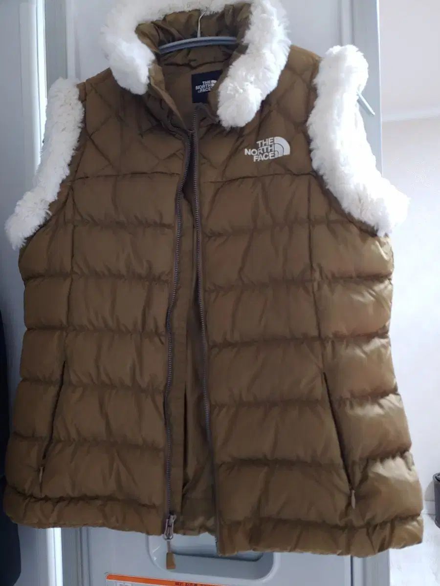 THE NORTH FACE ザノースフェイス ファー ベスト カーキ ダウンベスト