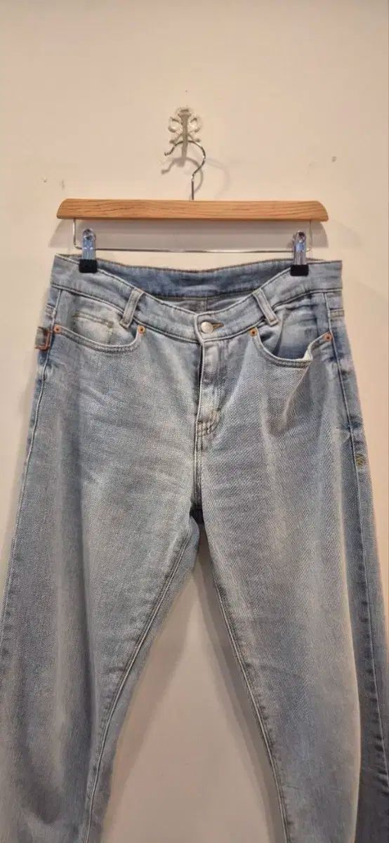 ライトブルーデニム ズボン