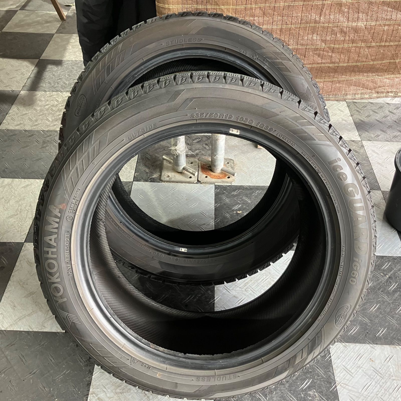み 235 50 R 19 ice GUARD 6 iG 60 ヨコハマ アイスガード6 タイヤ2本セット