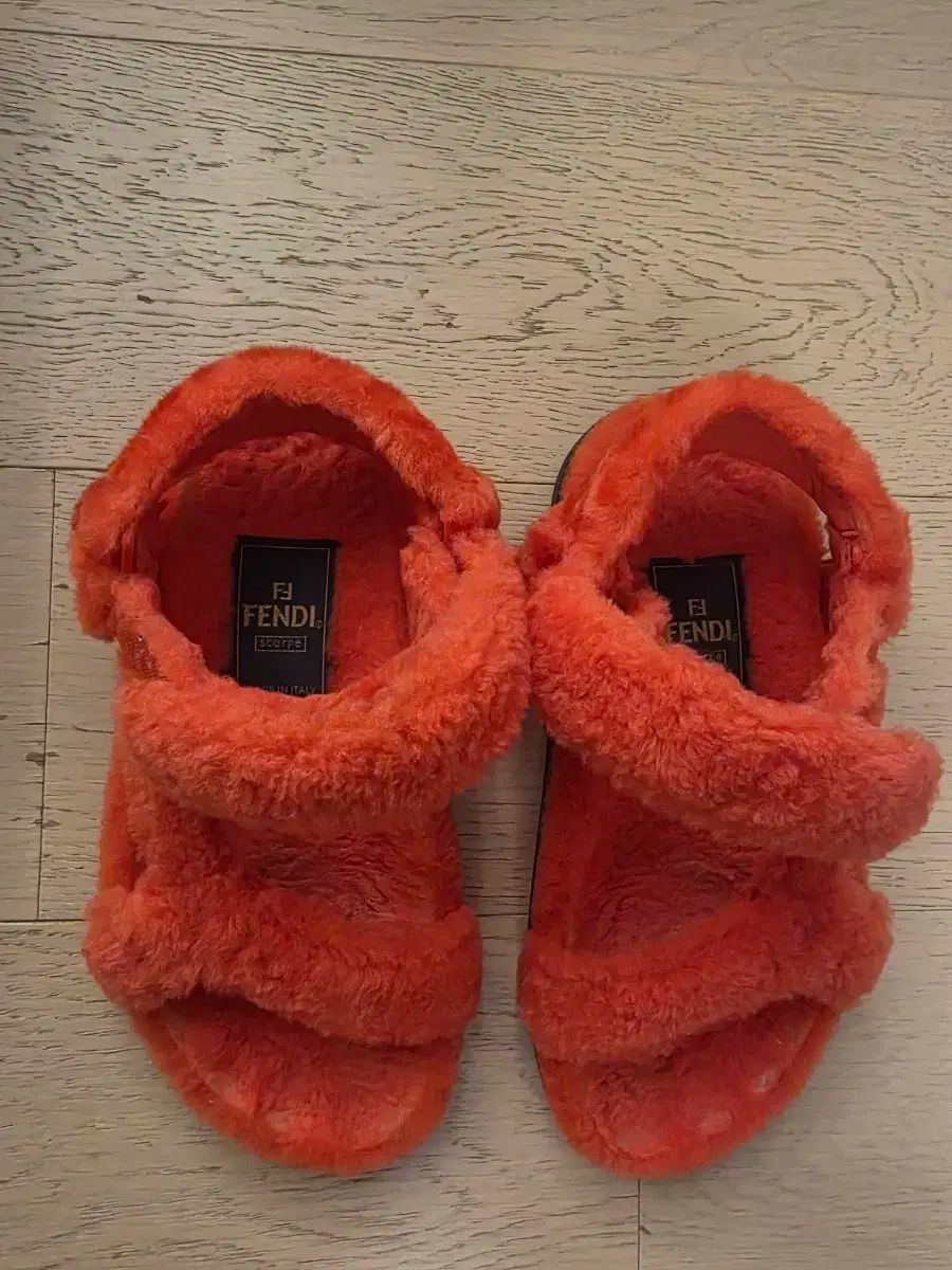 フェンディ シープスキン スリッパ サイズ235