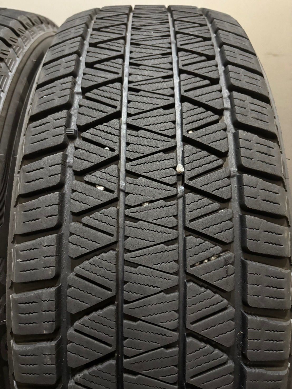 225 60 R 18 DM V 3 23年製 スタッドレス 2本 ブリヂストン ブリザック RAV 4 ハリアー NX 2 K 852