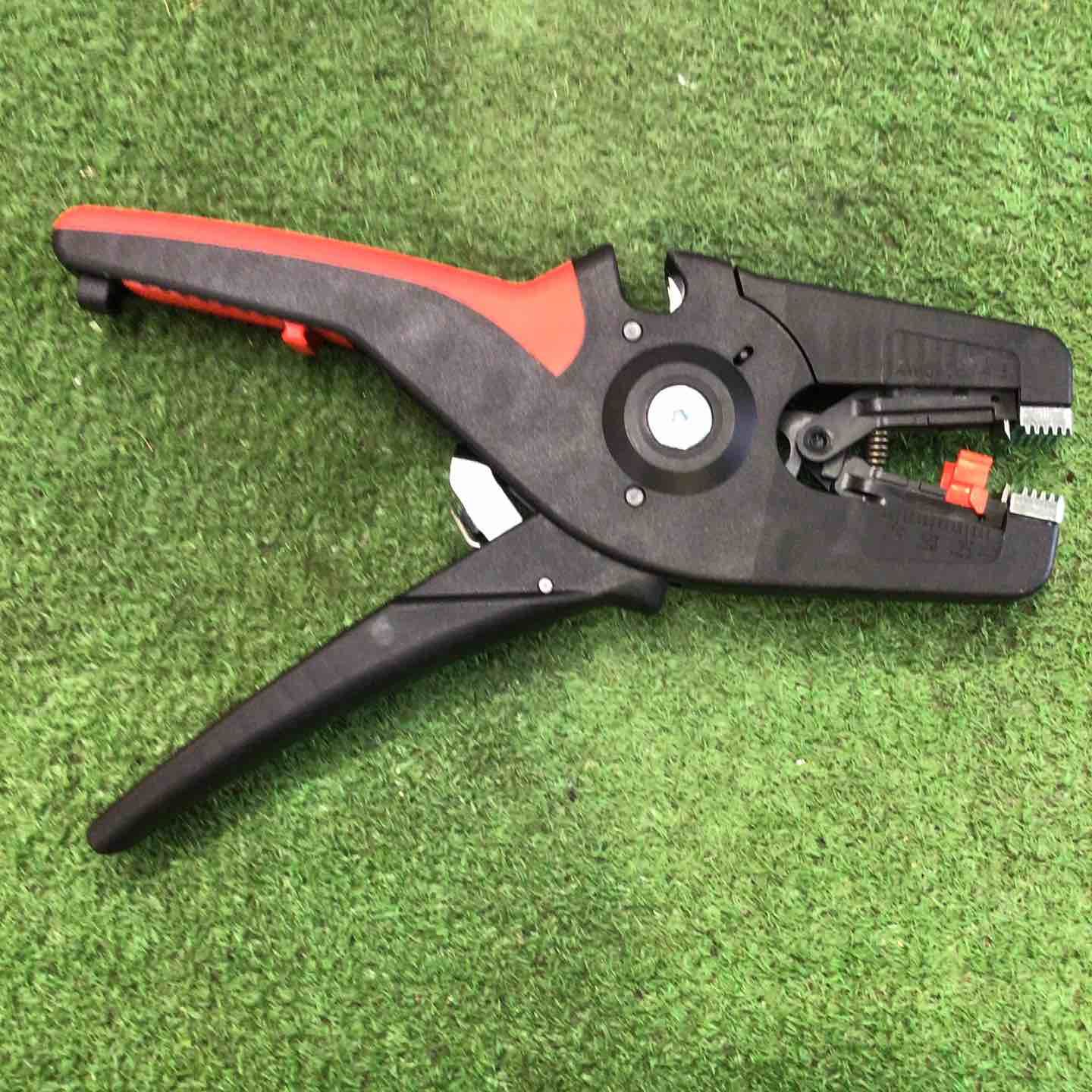 KNIPEX 自動切込調整 ケーブルストリッパー プレシストリップ16 1252-195 SB