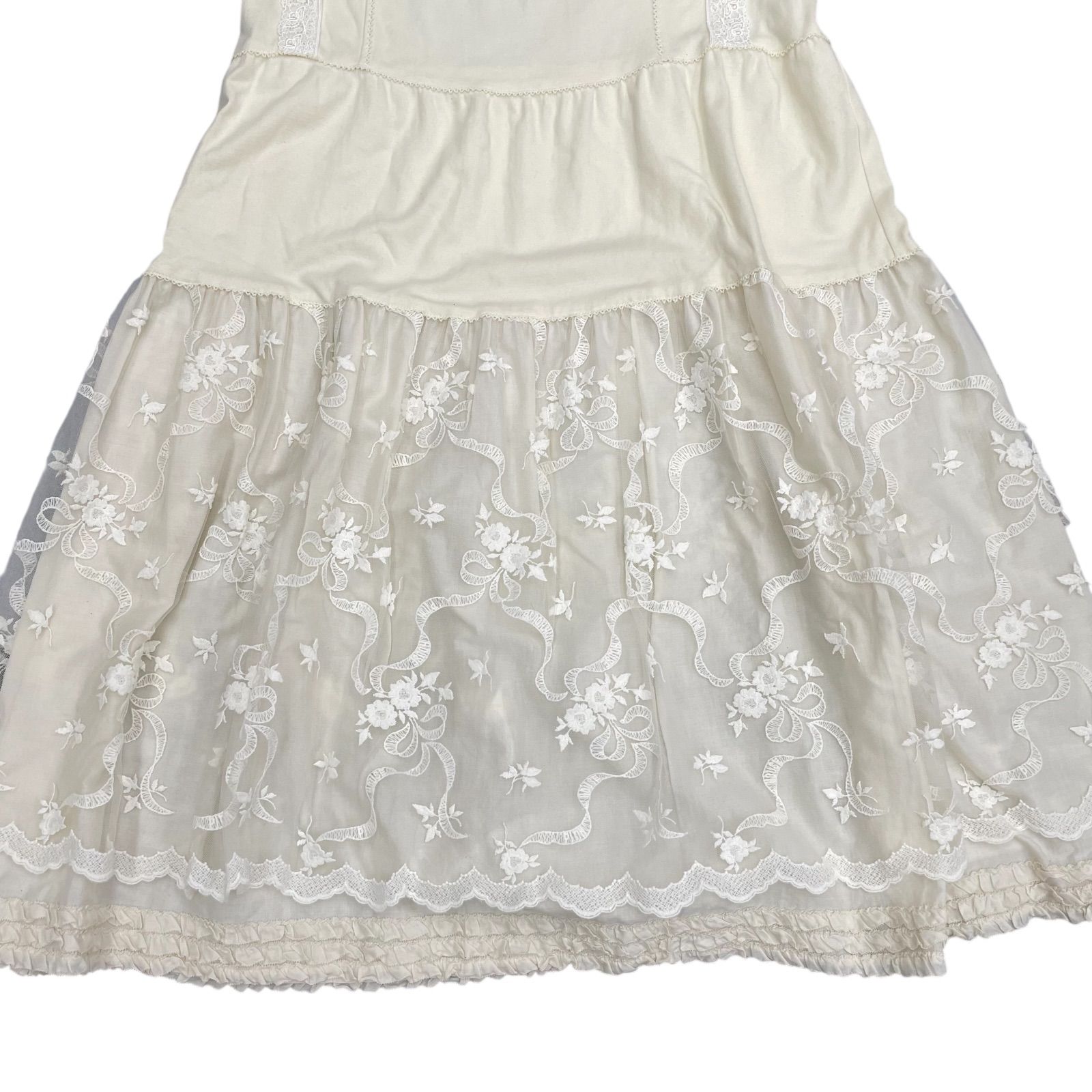 ノースリーブワンピース 白