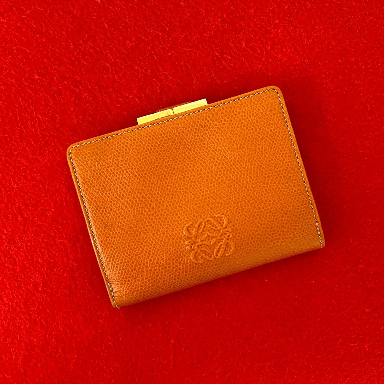 LOEWE ロエベ アナグラム エンボス ロゴ レザー 本革 がま口 二つ折り 財布 ミニ ウォレット 小銭入れ 札入れ オレンジ 95328