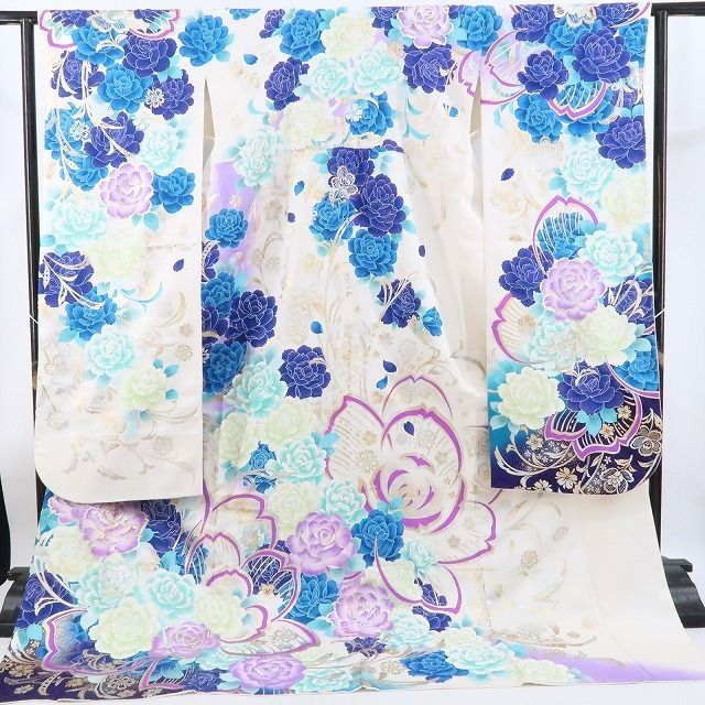 美品 薔薇 銀通し 着物 成人式 正絹“大きな花束となる花の女王”振袖 4920 ❁tomihisa❁美品 薔薇 銀通し 着物 成人式 正絹“色と色、美と美を風に